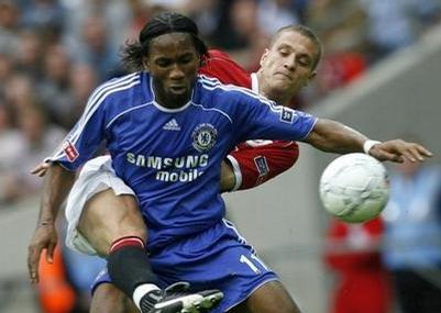 Vidič a Drogba.jpg
